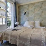 Eiffel Tower & Champ De Mars - 1Br - Cityapartmentstay