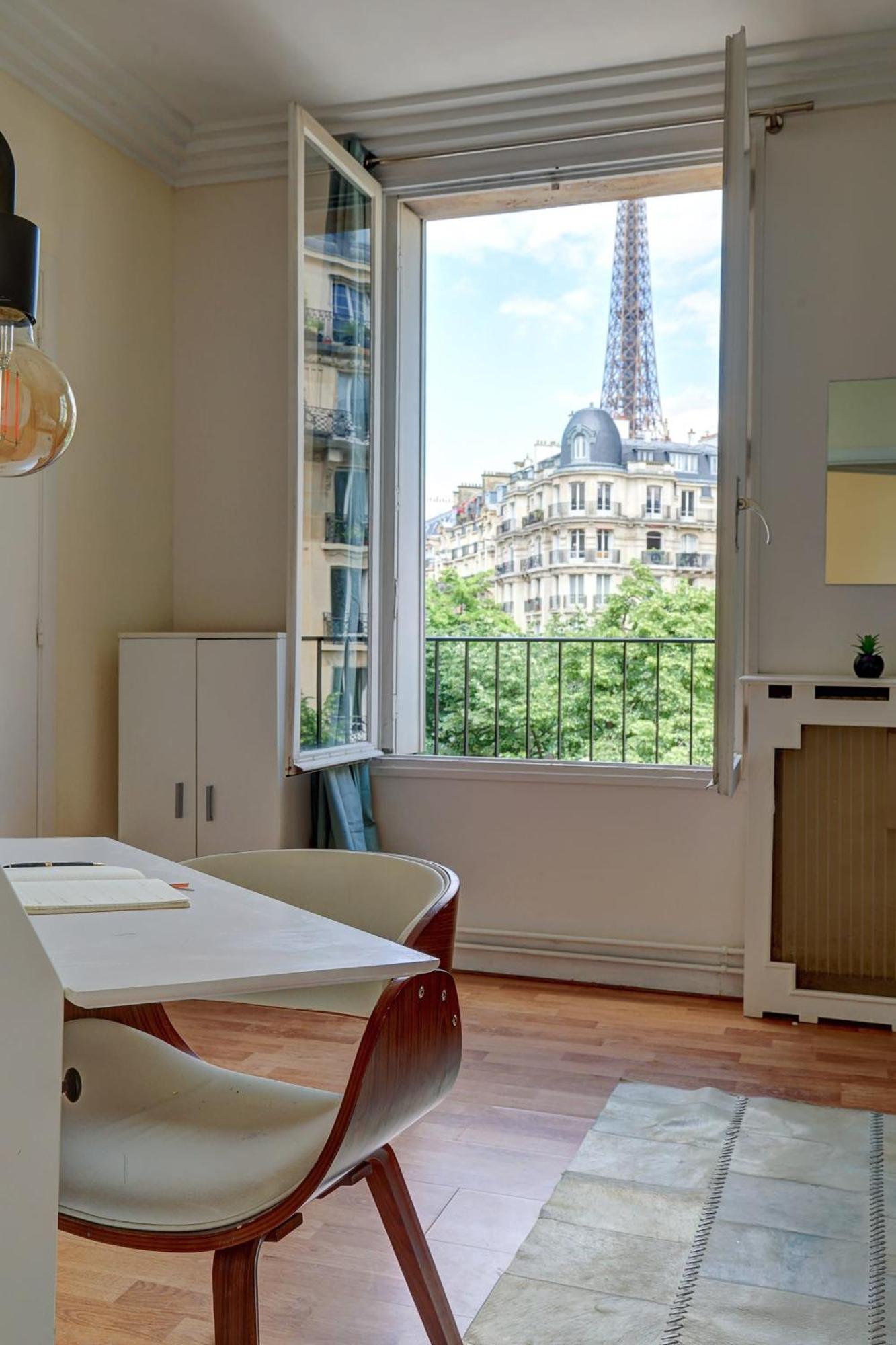 Eiffel Tower & Champ De Mars - 1br - Cityapartmentstay Appartamento