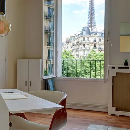 Eiffel Tower & Champ De Mars - 1br - Cityapartmentstay Apartment