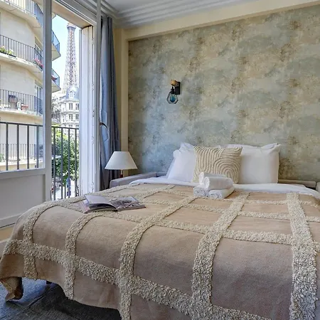 Apartment Eiffel Tower & Champ De Mars - 1br - Cityapartmentstay Paris