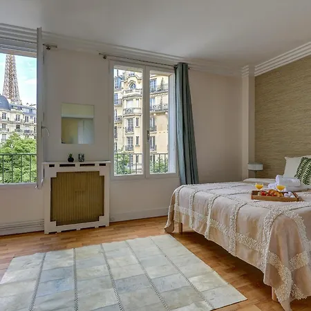 Eiffel Tower & Champ De Mars - 1br - Cityapartmentstay Paris