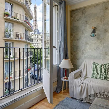 Apartment Eiffel Tower & Champ De Mars - 1br - Cityapartmentstay