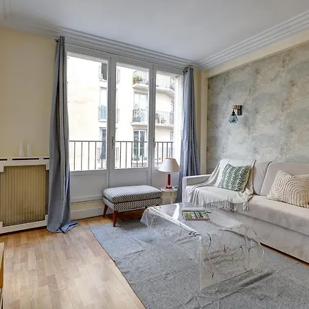 Apartment Eiffel Tower & Champ De Mars - 1br - Cityapartmentstay Paris