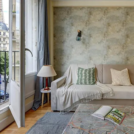 Eiffel Tower & Champ De Mars - 1br - Cityapartmentstay Paris