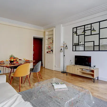 Eiffel Tower & Champ De Mars - 1br - Cityapartmentstay *
